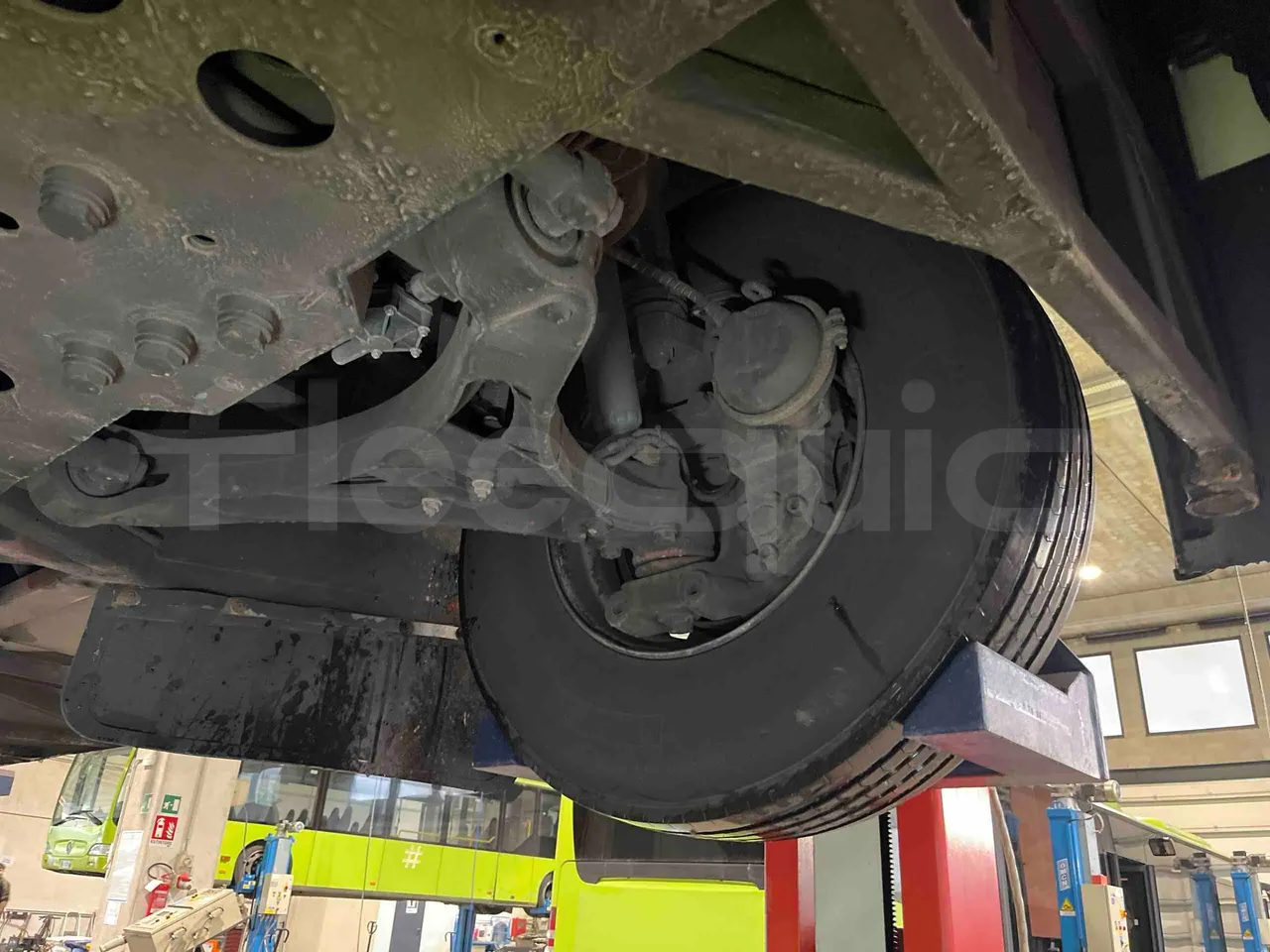 Iveco Crossway SFR160 - Euro 5 - 280 Kw - 10.655mt - front axle left side
