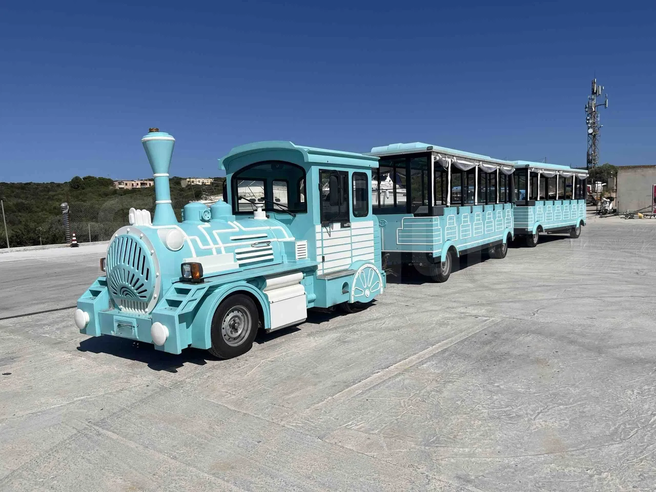 Tianjin Brother Tourist Train YLG 20V3 - 3/4 front left