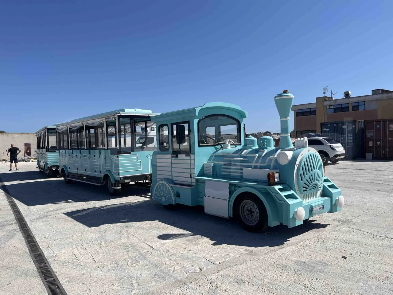 Tianjin Brother Tourist Train YLG 20V3 - 3/4 front right doors
