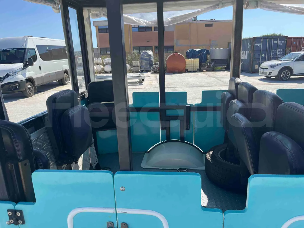 Tianjin Brother Tourist Train YLG 20V3 - usb charging detail