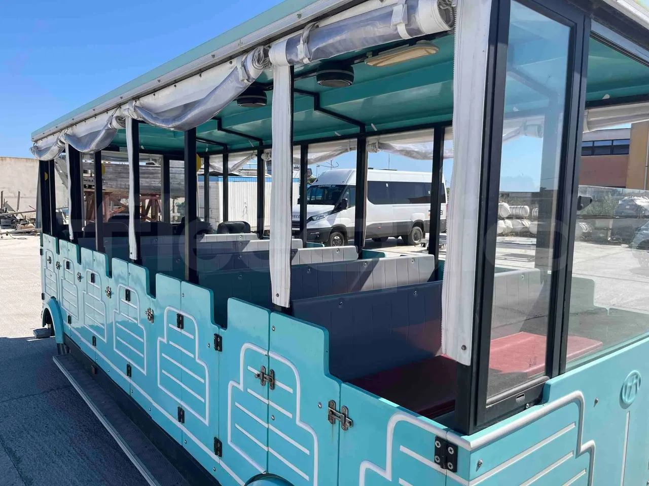 Tianjin Brother Tourist Train YLG 20V3 - footrest detail photo