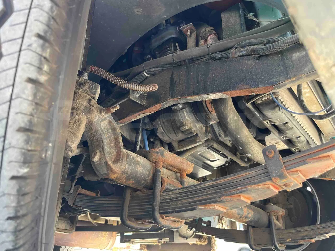Tianjin Brother Tourist Train YLG 20V3 - front discs right