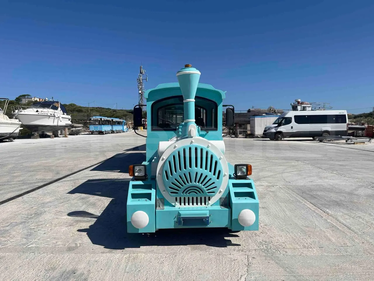 Tianjin Brother Tourist Train YLG 20V3 - front photo