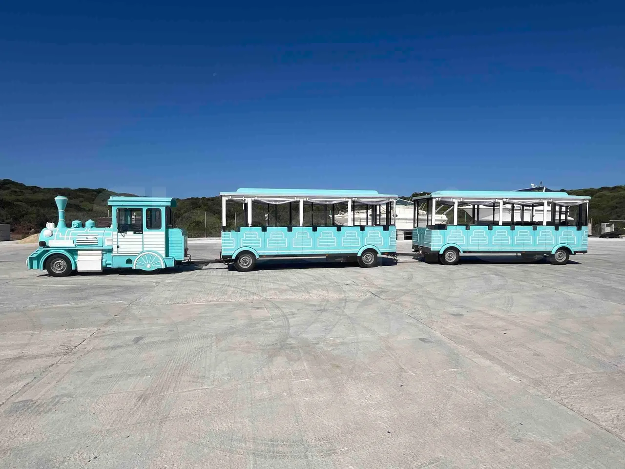Tianjin Brother Tourist Train YLG 20V3 - left side photo