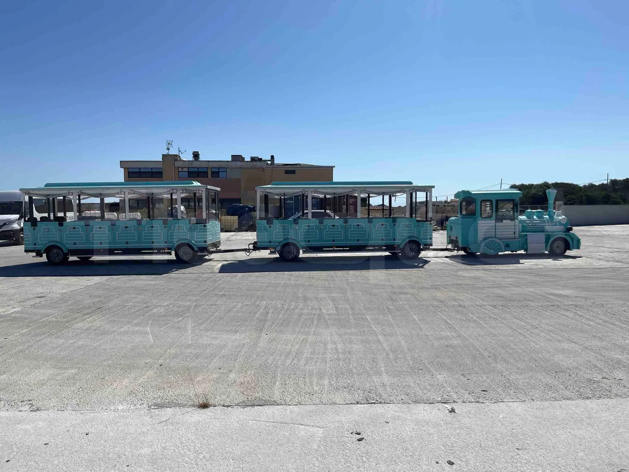 Tianjin Brother Tourist Train YLG 20V3 - right side doors closed