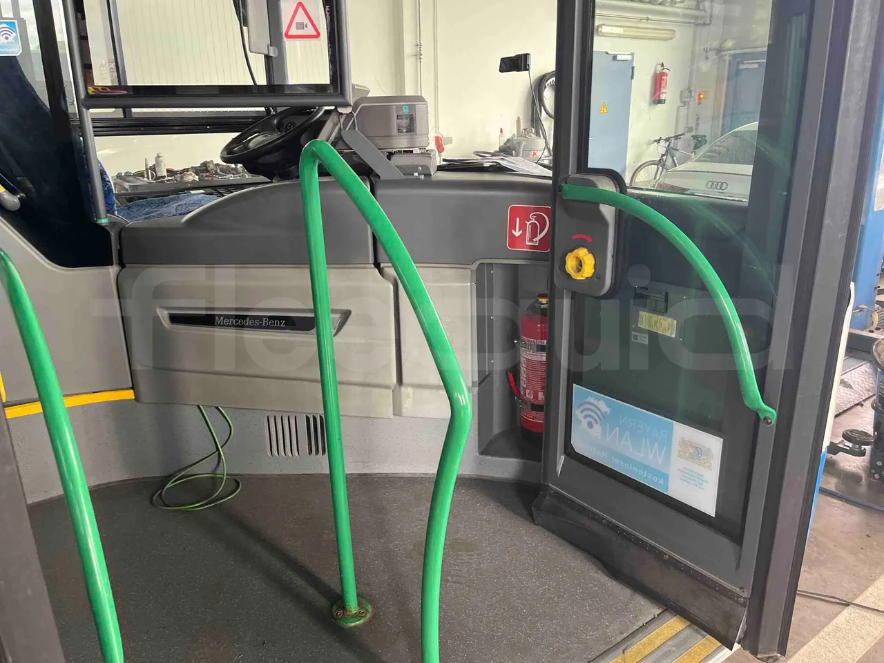 Mercedes-Benz Citaro O 530 LE - Euro 6 - 220 kW - 12.170 mt - hostes microphone accessories photo