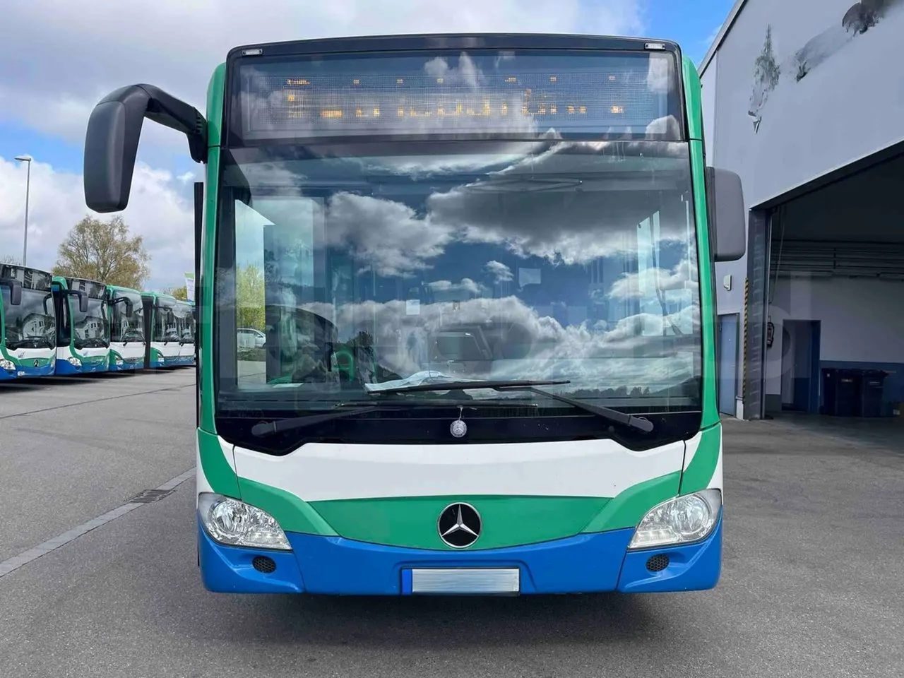 Mercedes-Benz Citaro O 530 LE - Euro 6 - 220 kW - 12.170 mt - front photo