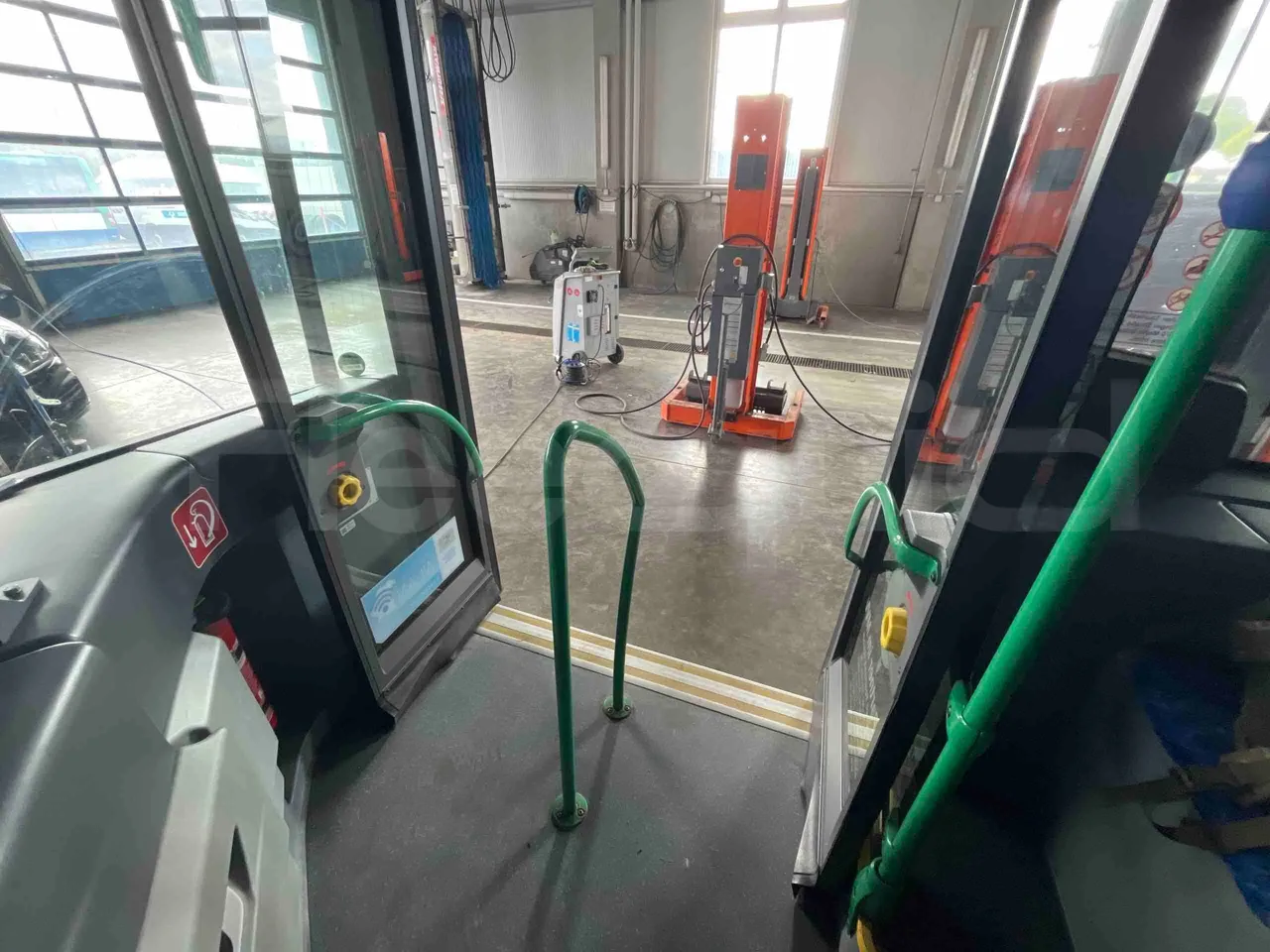 Mercedes-Benz Citaro O 530 LE - Euro 6 - 220 kW - 12.170 mt - handrails photo