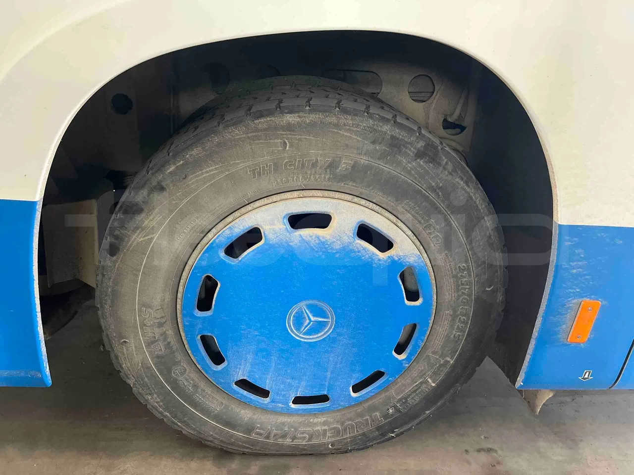 Mercedes-Benz Citaro O 530 LE - Euro 6 - 220 kW - 12.170 mt - tread condition front tires right
