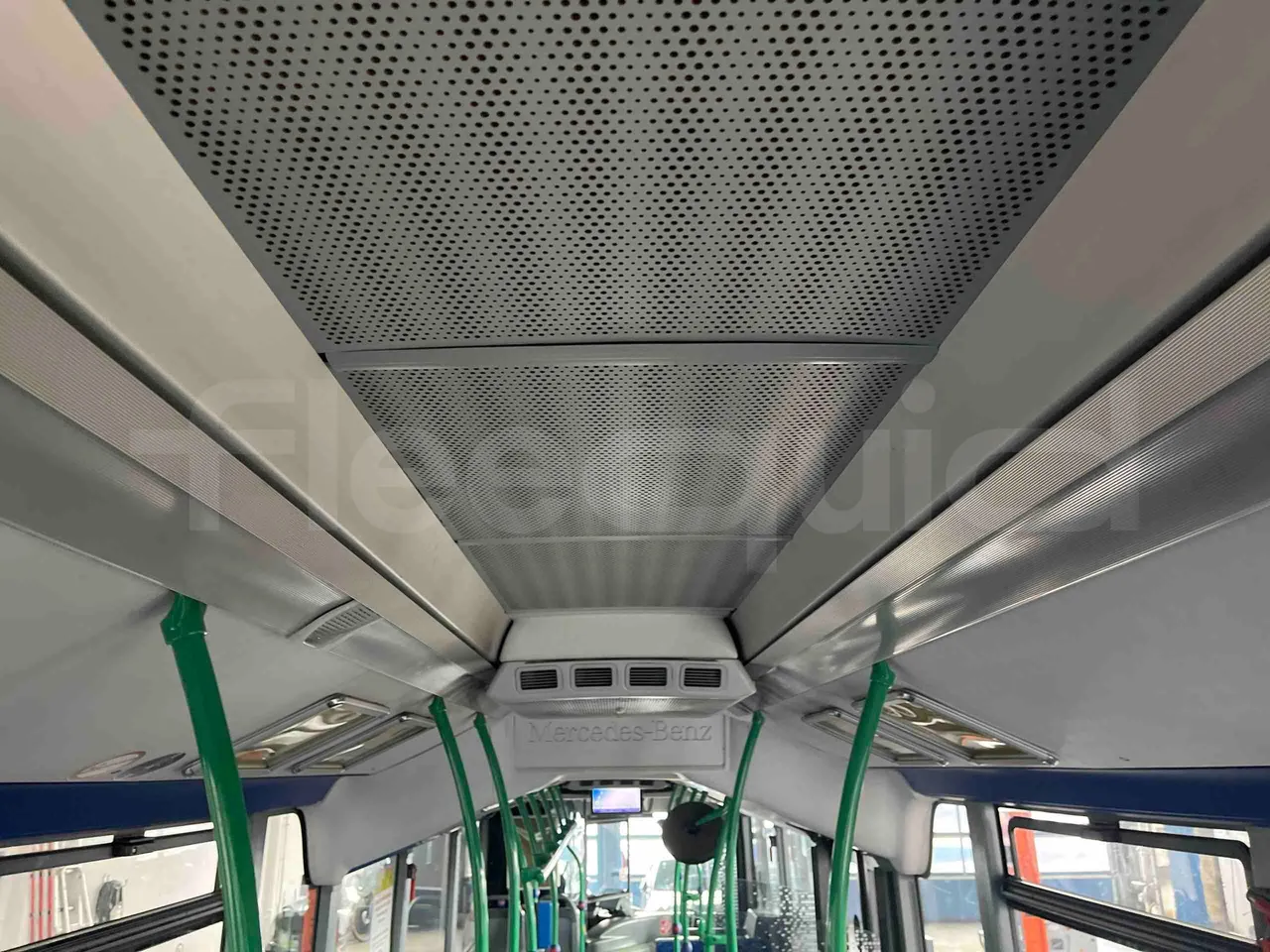 Mercedes-Benz Citaro O 530 LE - Euro 6 - 220 kW - 12.170 mt - overhead compartments photo