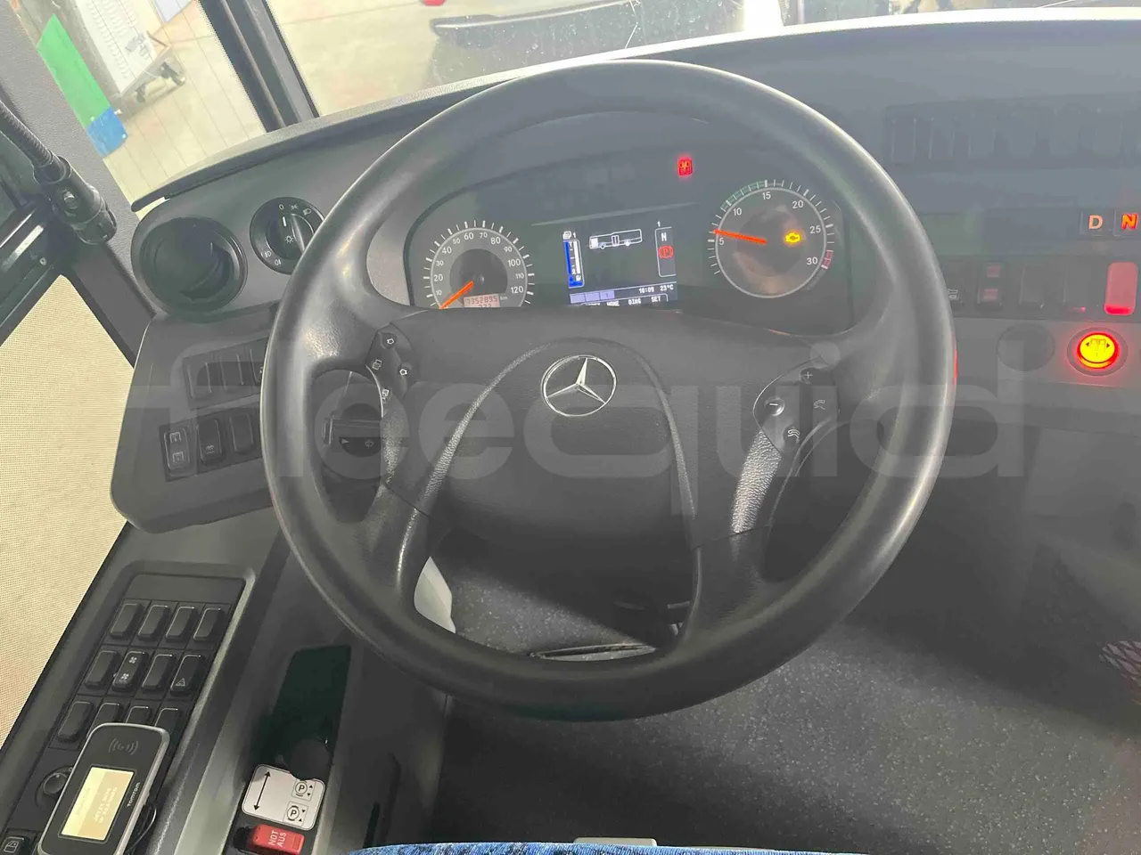 Mercedes-Benz Citaro O 530 LE - Euro 6 - 220 kW - 12.170 mt - steering wheel photo