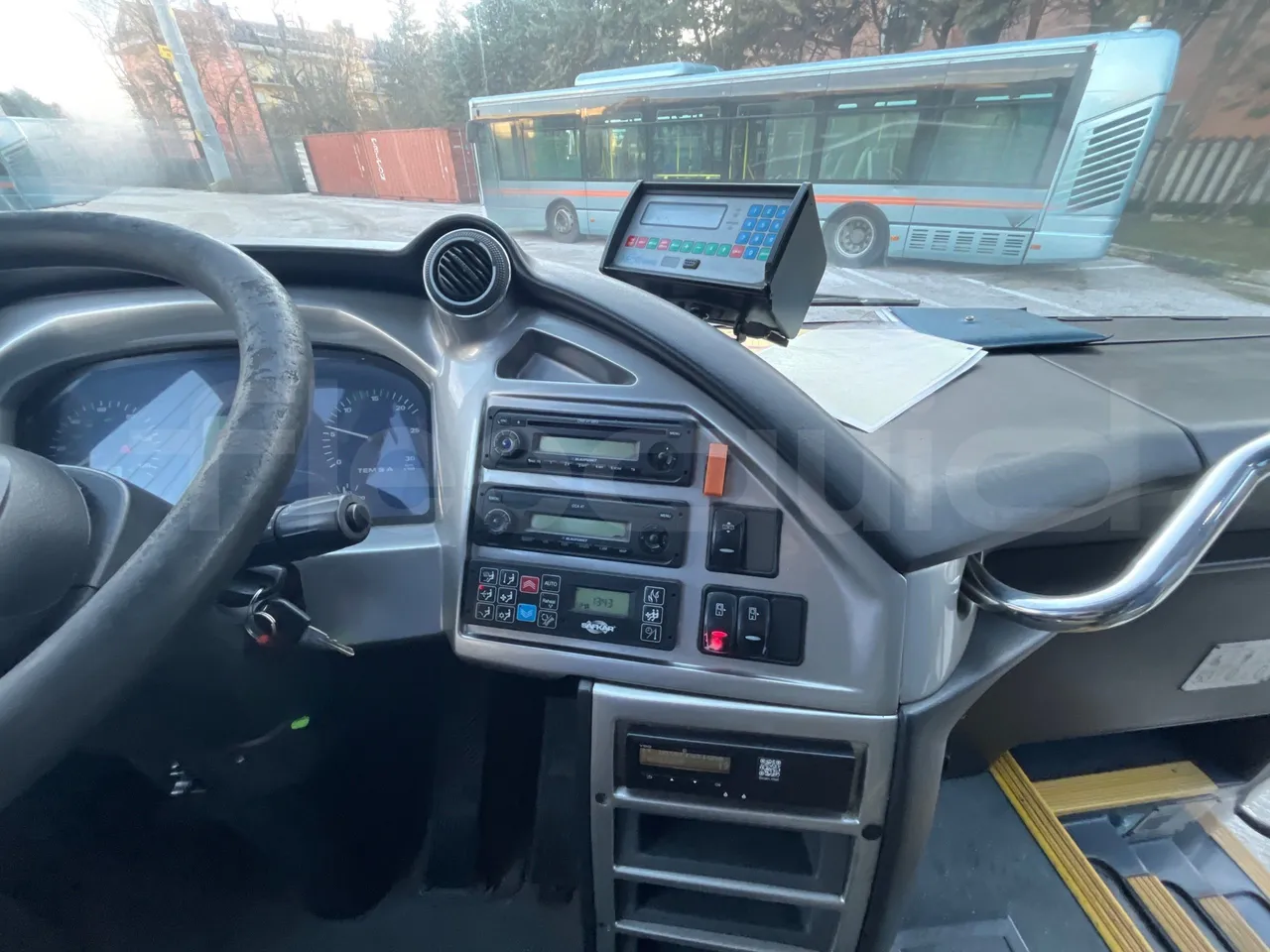 Temsa Safari RD R A T-I53 - Euro 5 - 266 kw - 12.200 mt - radio accessories photo