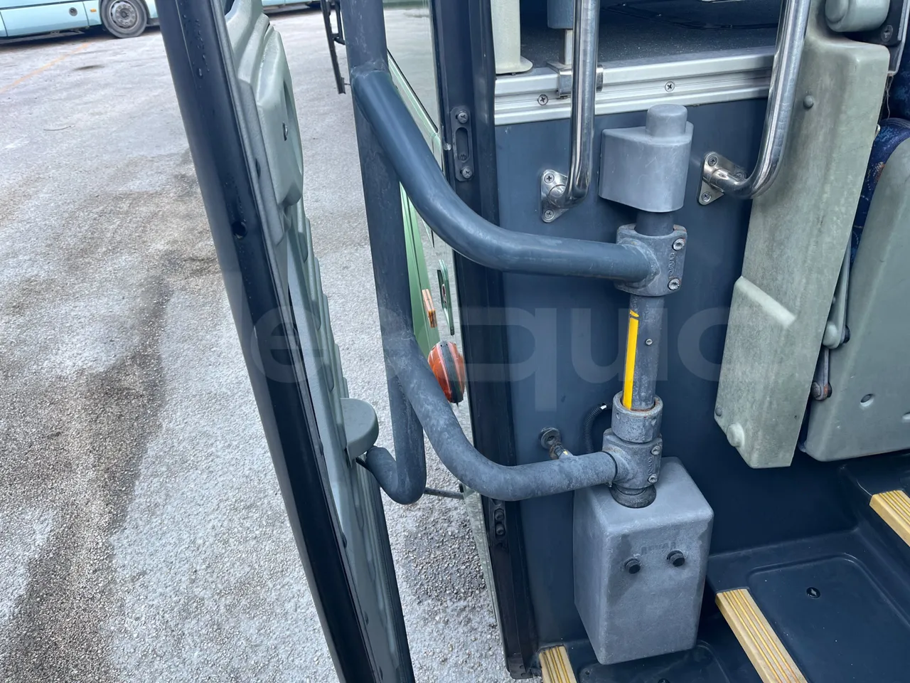 Temsa Safari RD R A T-I53 - Euro 5 - 266 kw - 12.200 mt - door mechanism photo