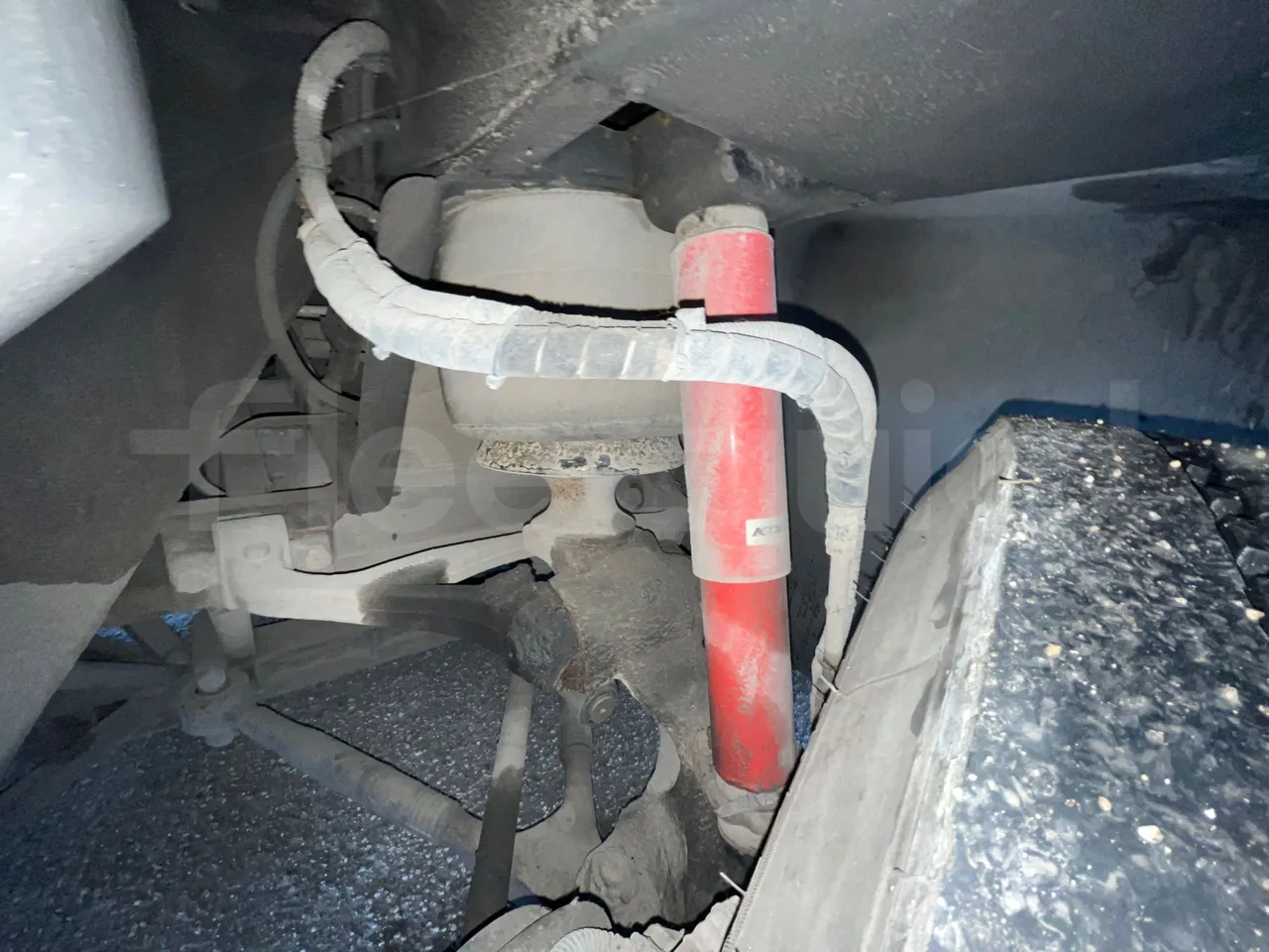 Temsa Safari RD R A T-I53 - Euro 5 - 266 kw - 12.200 mt - front shock absorbers left