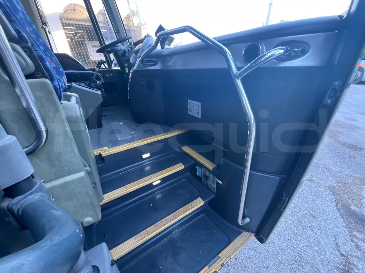 Temsa Safari RD R A T-I53 - Euro 5 - 266 kw - 12.200 mt - handrails photo