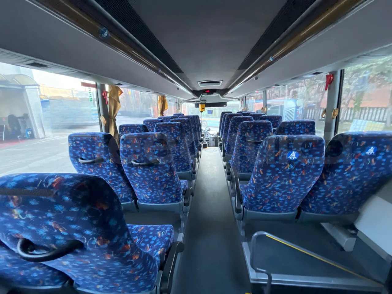 Temsa Safari RD R A T-I53 - Euro 5 - 266 kw - 12.200 mt - forward view middle aisle