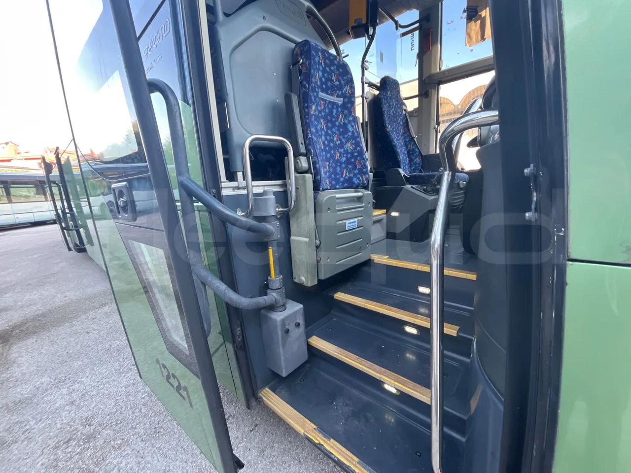 Temsa Safari RD R A T-I53 - Euro 5 - 266 kw - 12.200 mt - hostess seat photo