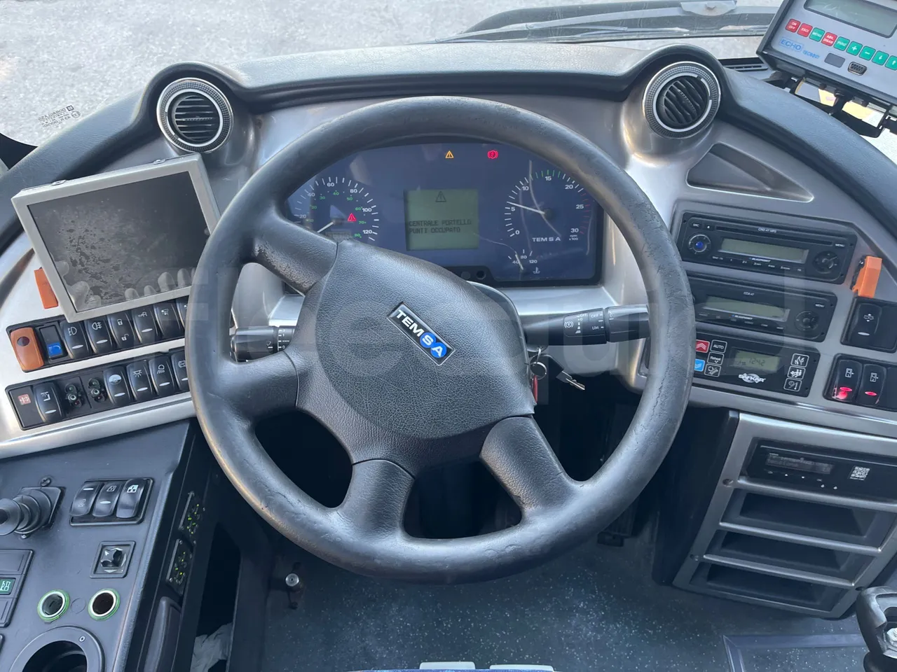 Temsa Safari RD R A T-I53 - Euro 5 - 266 kw - 12.200 mt - steering wheel photo