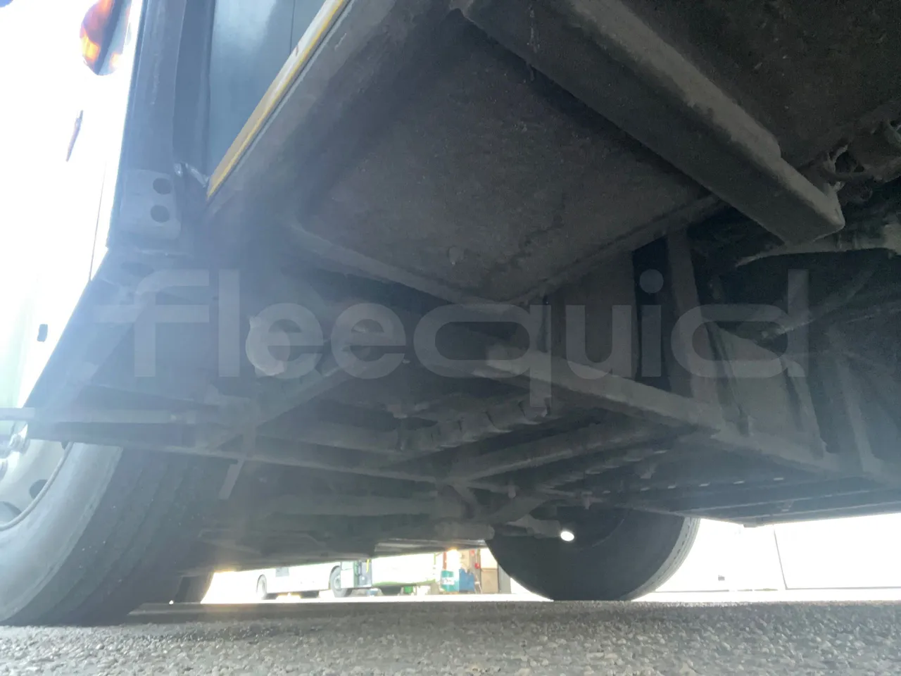 Temsa Safari RD R A T-I53 - Euro 5 - 266 kw - 12.200 mt - front axle right side