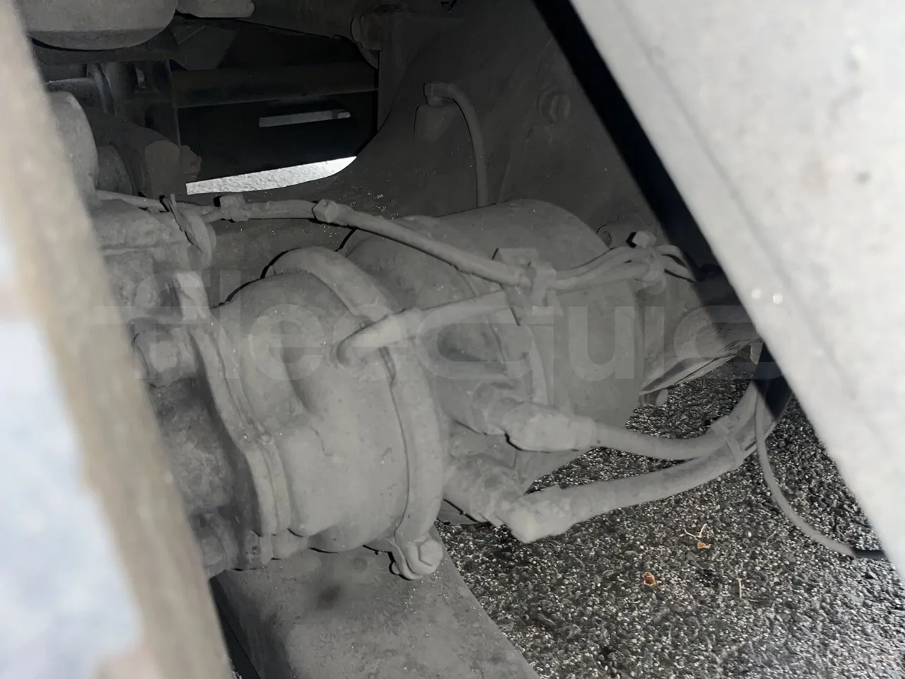 Volvo B12B B12B - EUR4 - 309kW -12.975m - axle 2 caliper brakes left