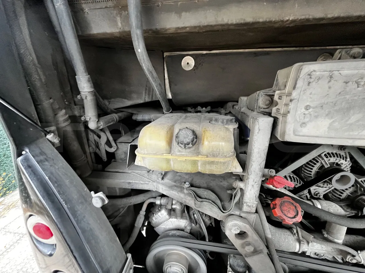Volvo B12B B12B - EUR4 - 309kW -12.975m - air conditioning compressor