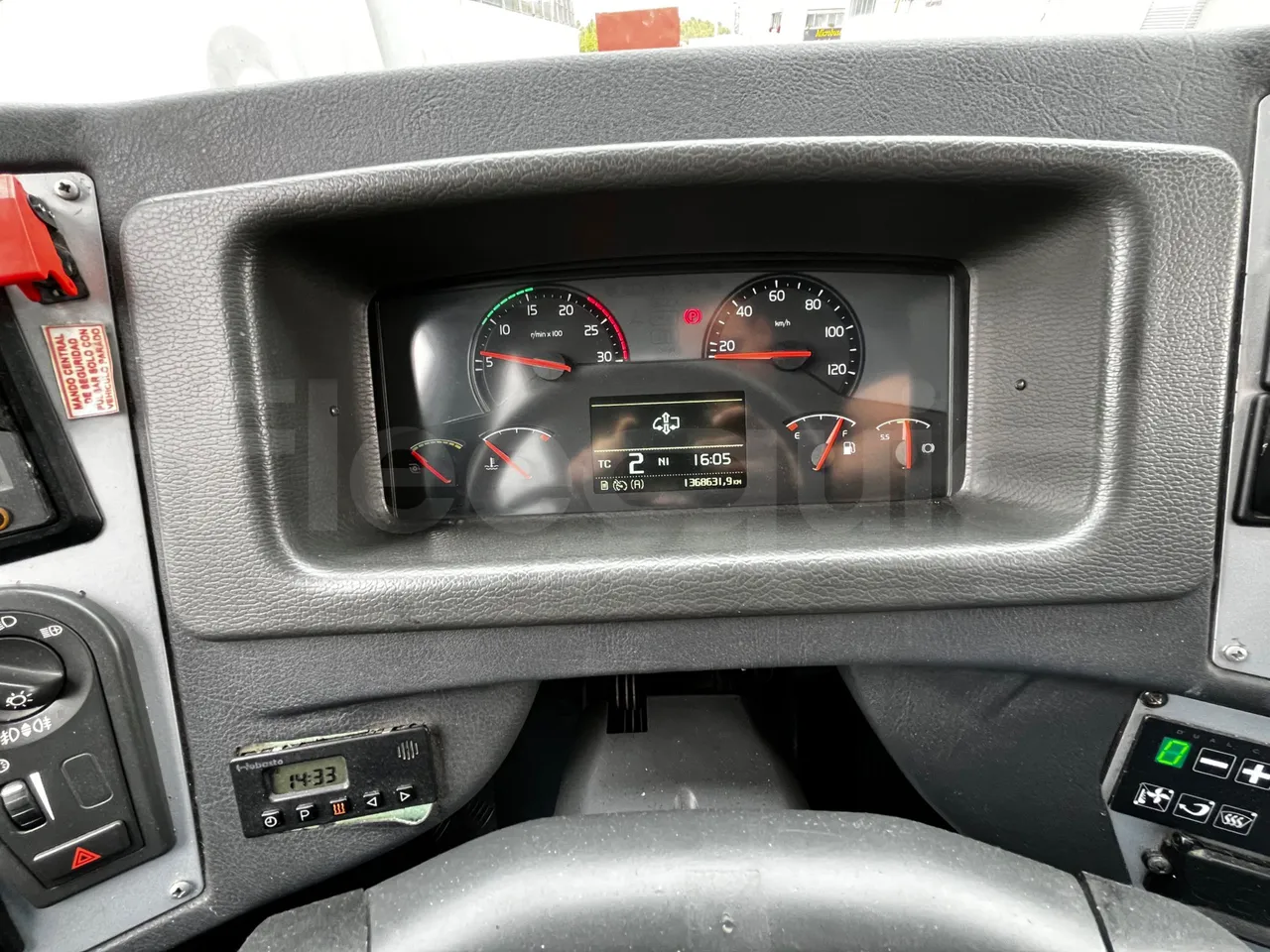 Volvo B12B B12B - EUR4 - 309kW -12.975m - dashboard lights on