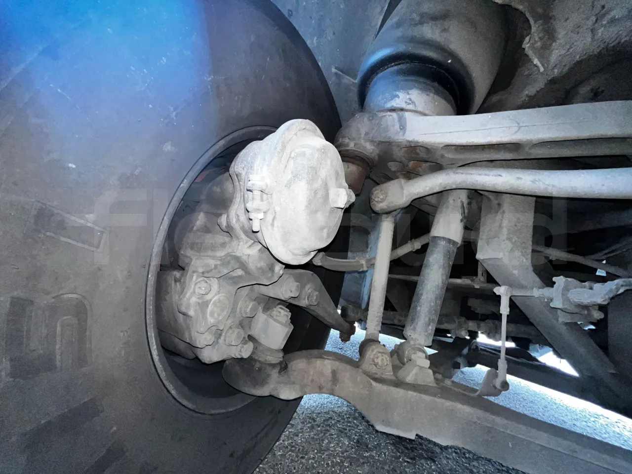 Volvo B12B B12B - EUR4 - 309kW -12.975m - front brake calipers left