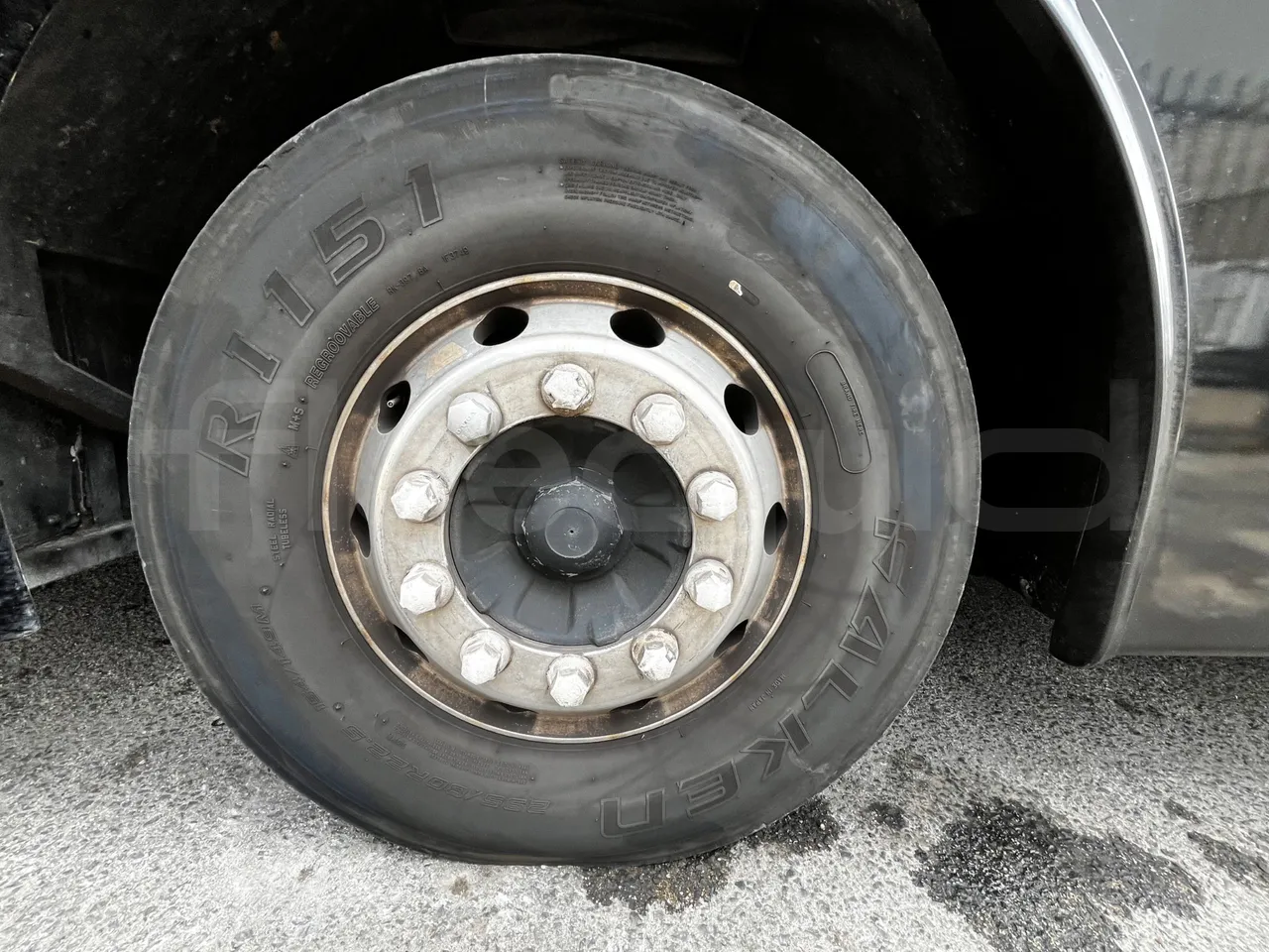 Volvo B12B B12B - EUR4 - 309kW -12.975m - tread condition front tires right
