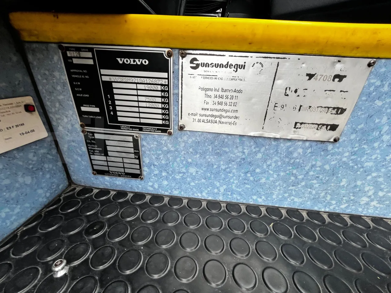 Volvo B12B B12B - EUR4 - 309kW -12.975m - vehicle plate photo