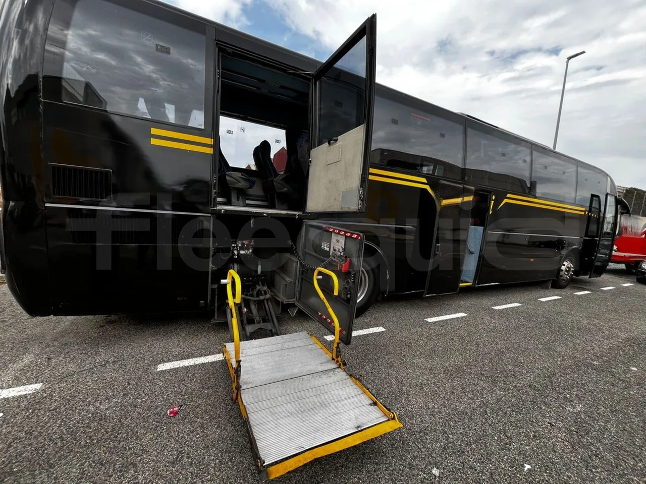 Volvo B12B B12B - EUR4 - 309kW -12.975m - platform open photo