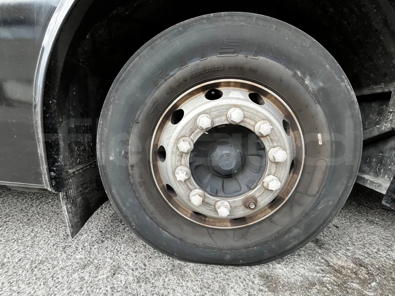 Volvo B12B B12B - EUR4 - 309kW -12.975m - front left tire measurements