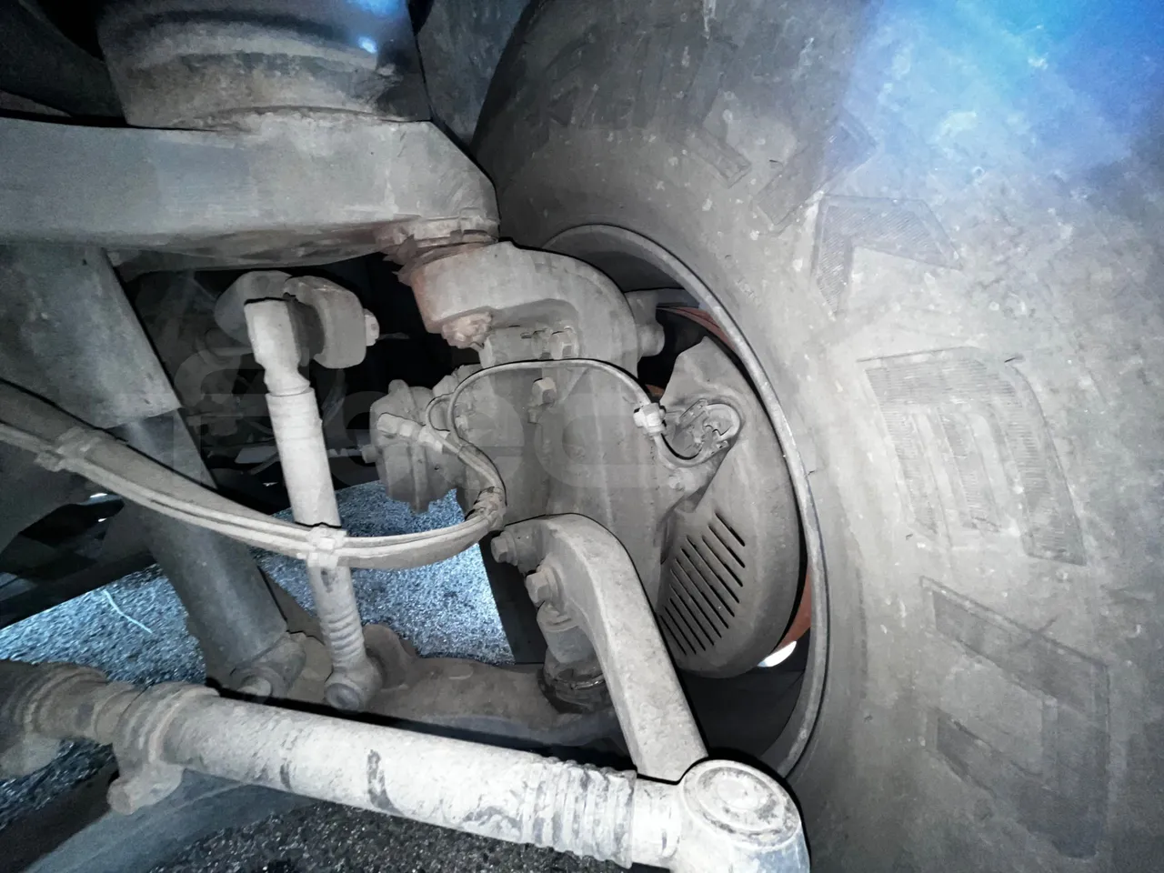 Volvo B12B B12B - EUR4 - 309kW -12.975m - front axle left side