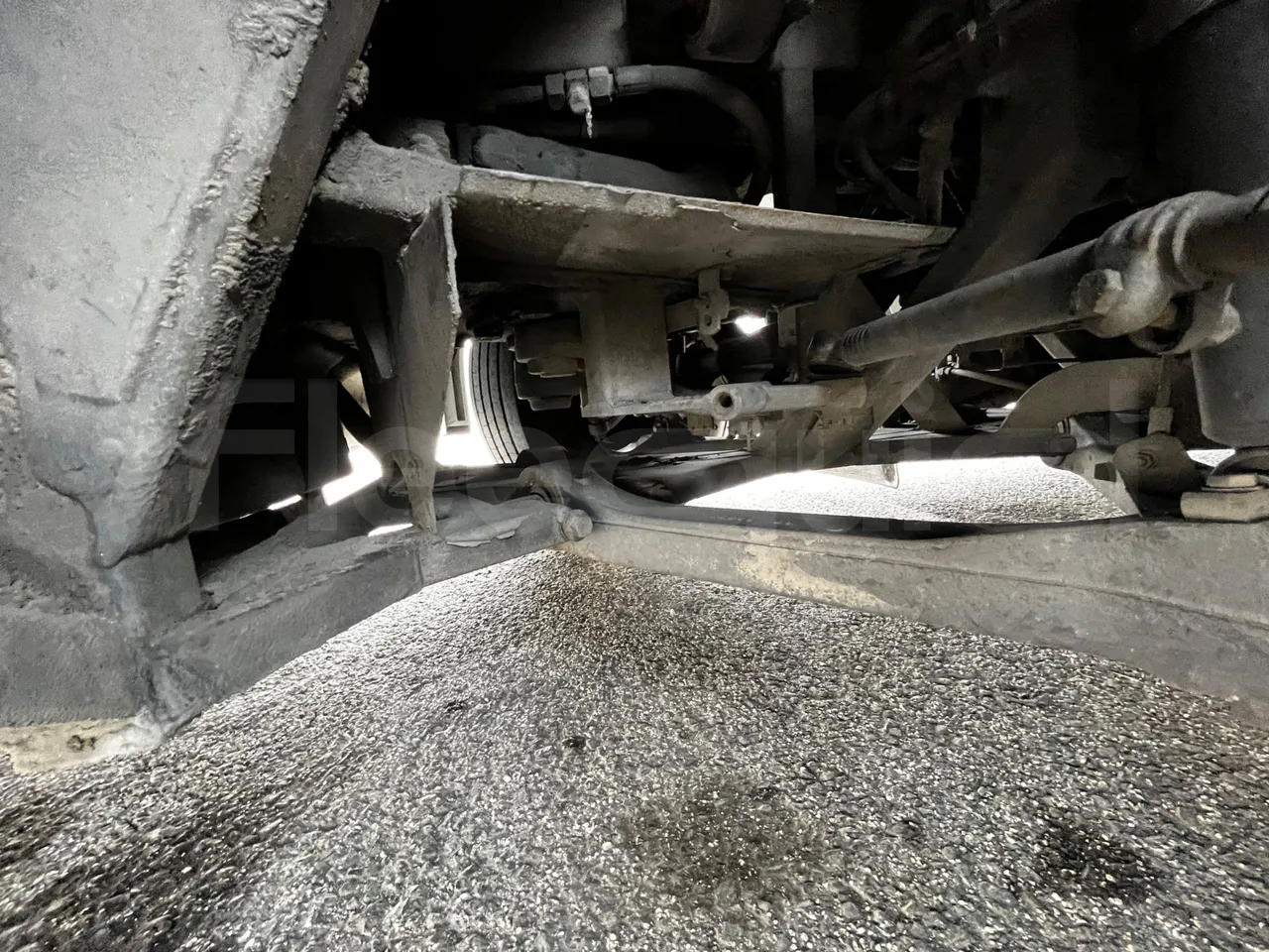 Volvo B12B B12B - EUR4 - 309kW -12.975m - front axle right side