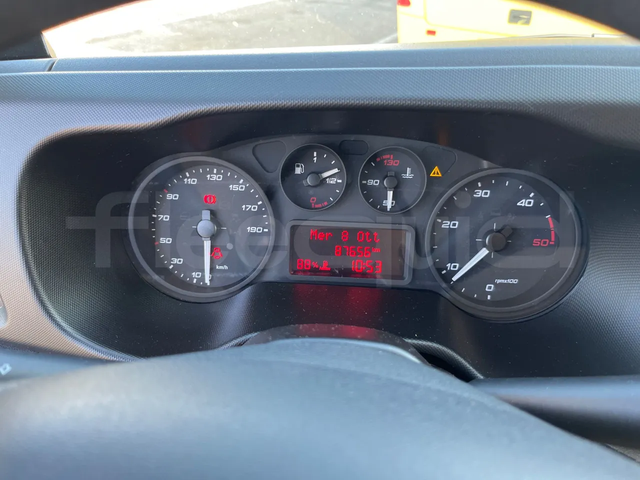 Iveco Daily A50/S34/VI - EUR6 - 110kW - 7.498m - dashboard lights on