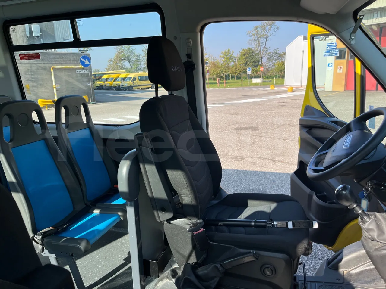 Iveco Daily A50/S34/VI - EUR6 - 110kW - 7.498m - driver's seat photo