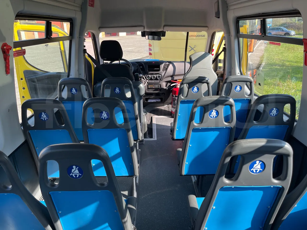 Iveco Daily A50/S34/VI - EUR6 - 110kW - 7.498m - forward view middle aisle