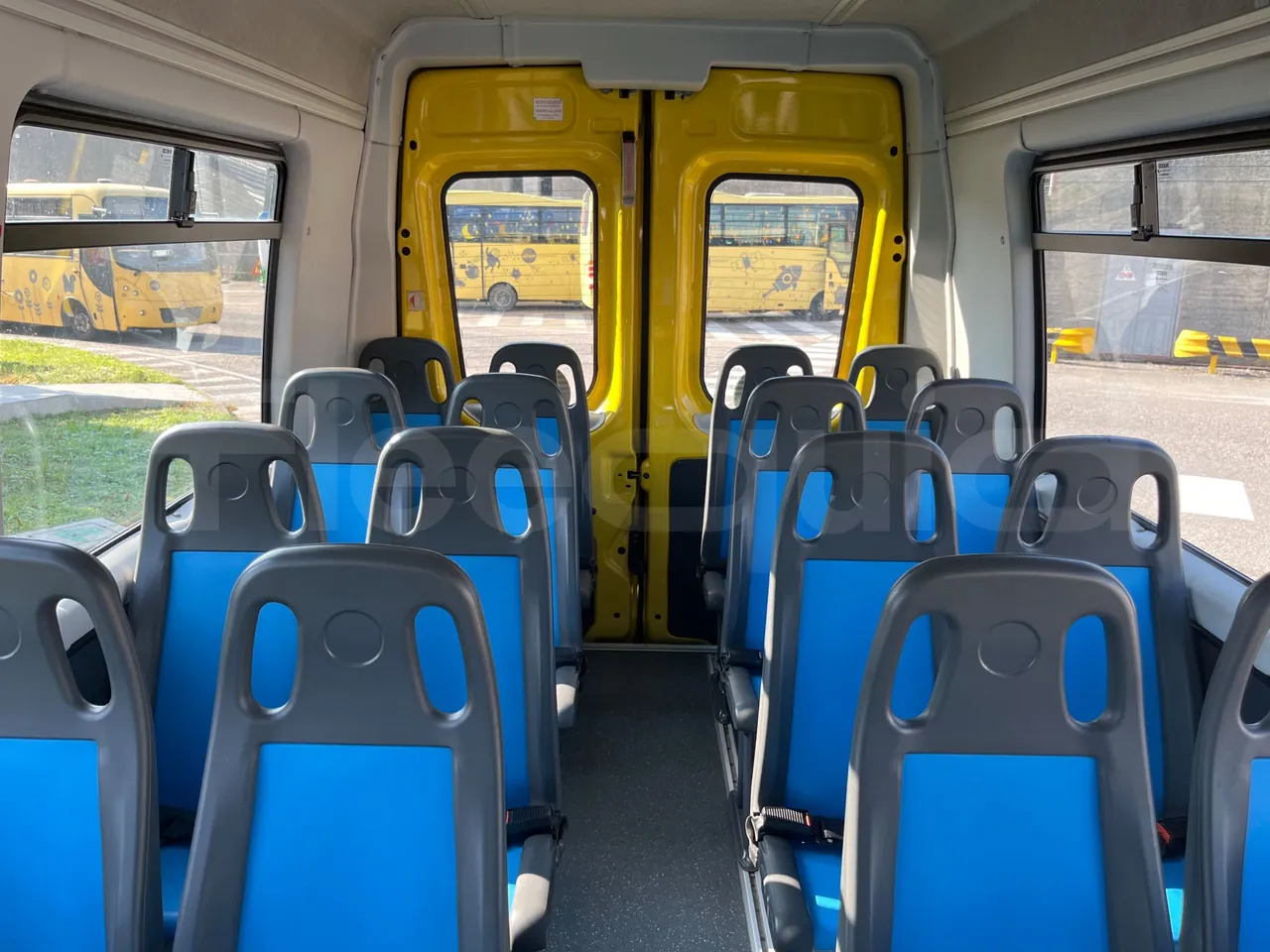 Iveco Daily A50/S34/VI - EUR6 - 110kW - 7.498m - reverse view middle aisle