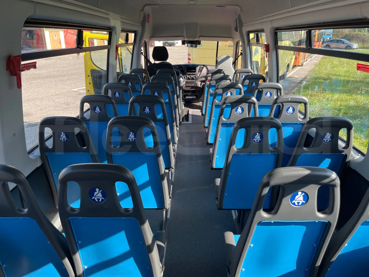 Iveco Daily A50/S34/VI - EUR6 - 110kW - 7.498m - forward view all seats last row height