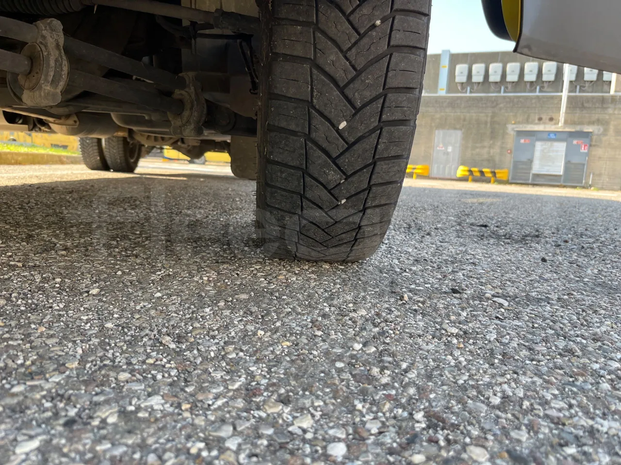 Iveco Daily A50/S34/VI - EUR6 - 110kW - 7.498m - tread condition front tires left
