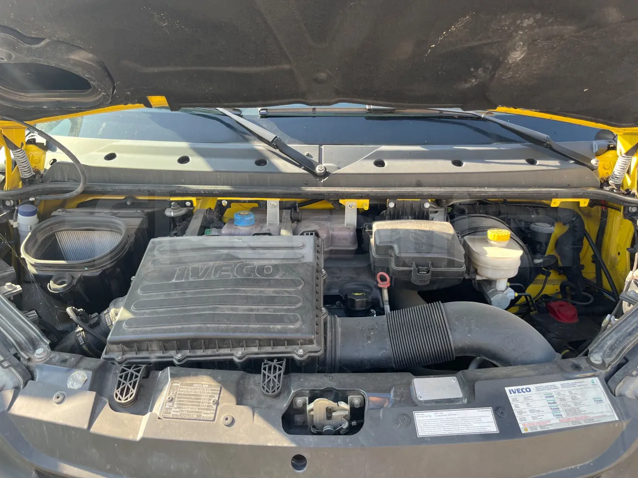 Iveco Daily A50/S34/VI - EUR6 - 110kW - 7.498m - rear hatch open