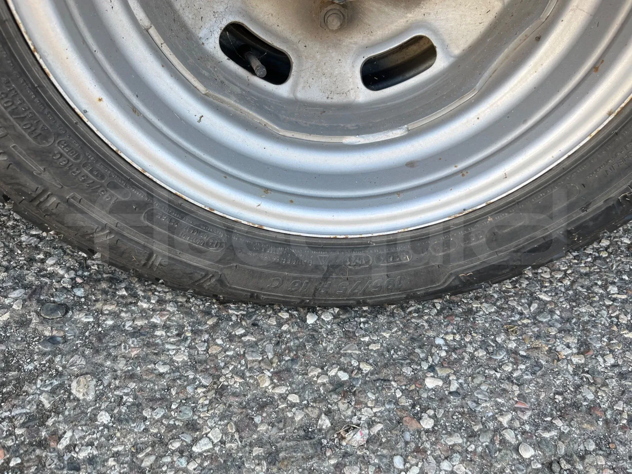 Iveco Daily A50/S34/VI - EUR6 - 110kW - 7.498m - rear left tire photo
