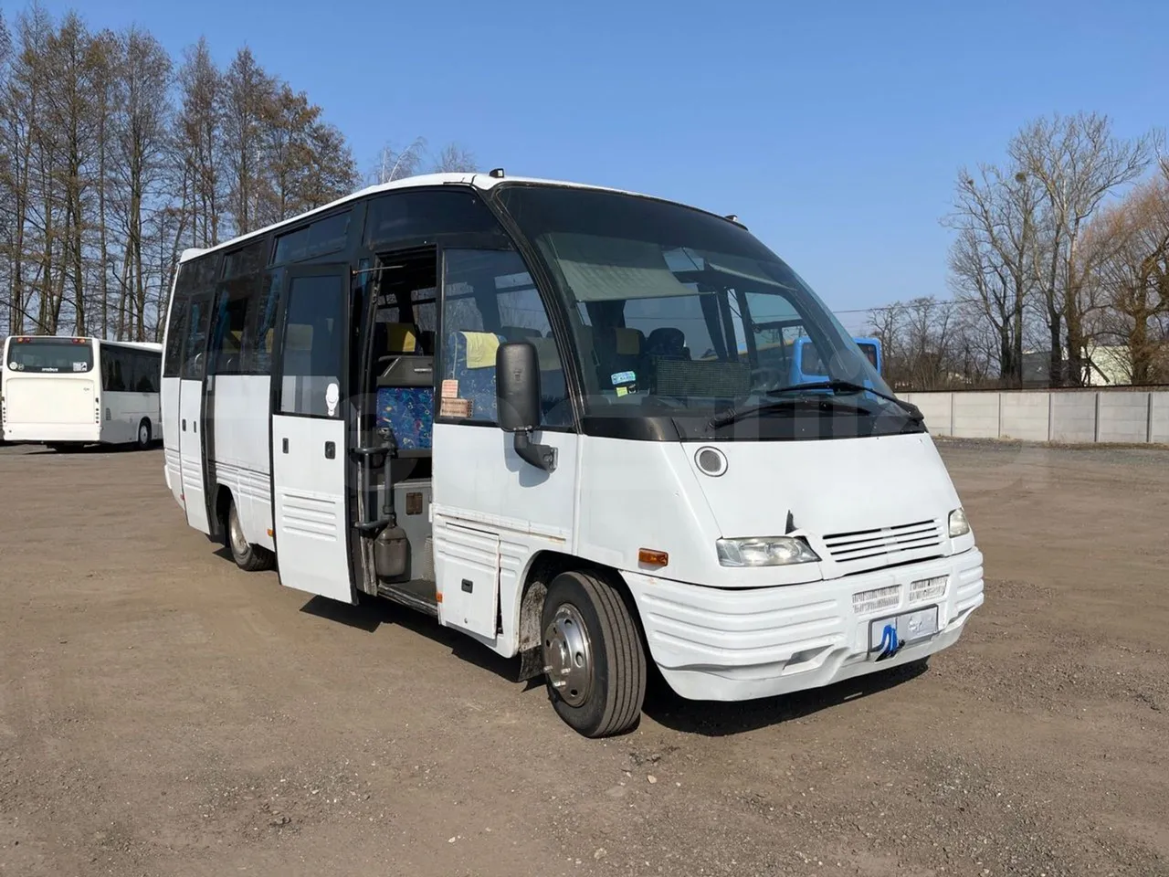 Mercedes-Benz Mago MB 814D/48 - Euro 3 - 100 kW - 8,400 mt - 3/4 right front doors open
