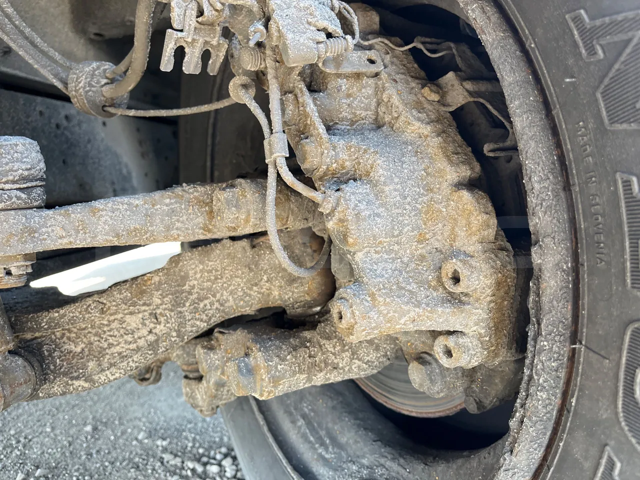 Mercedes-Benz Mago MB 814D/48 - Euro 3 - 100 kW - 8,400 mt - front brake calipers left