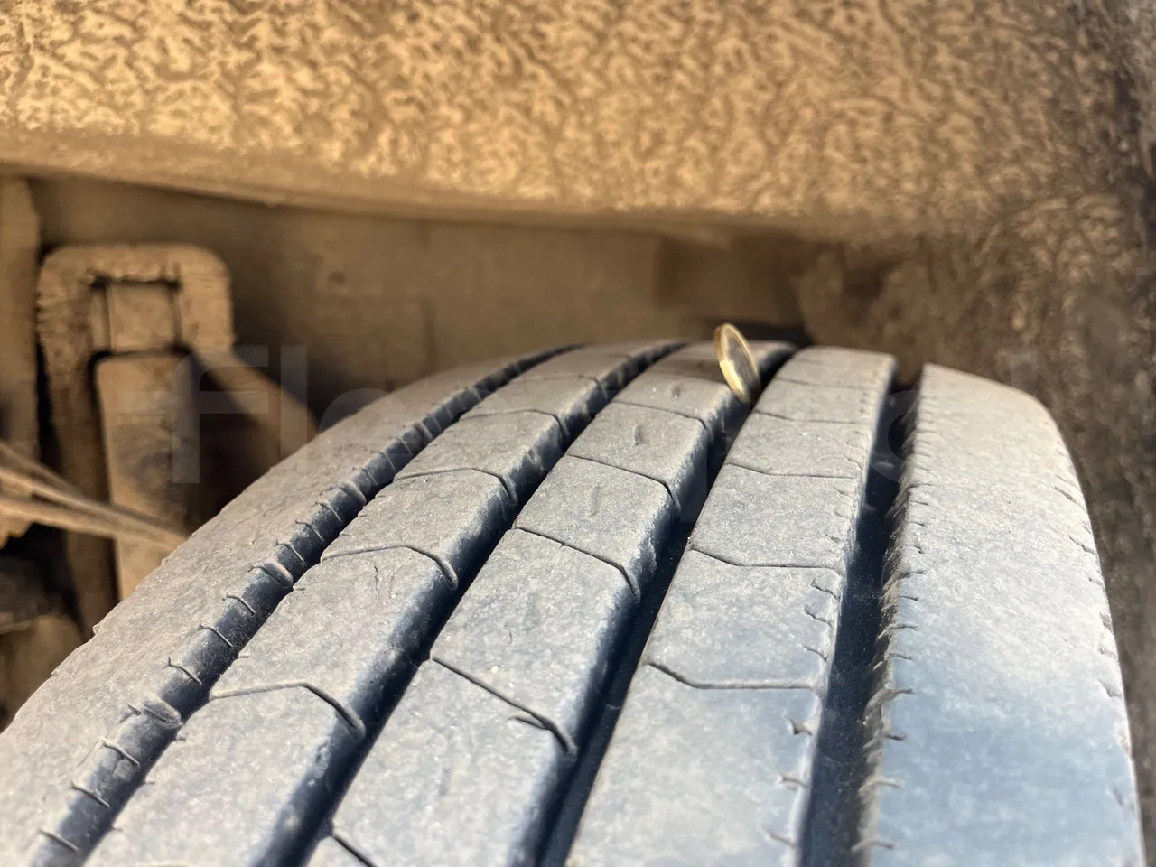 Mercedes-Benz Mago MB 814D/48 - Euro 3 - 100 kW - 8,400 mt - tread condition front tires left