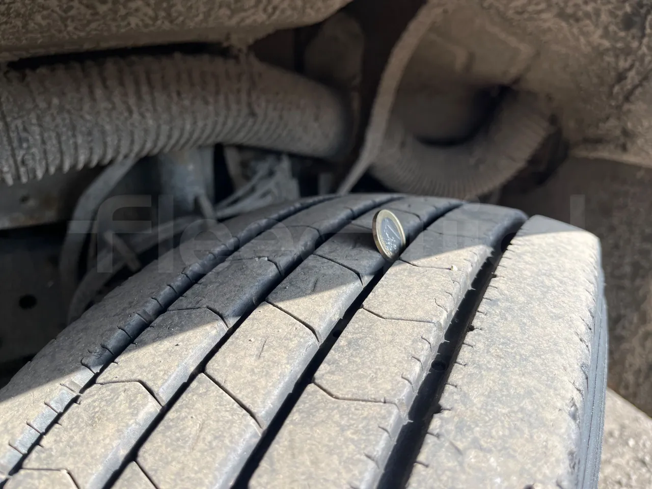 Mercedes-Benz Mago MB 814D/48 - Euro 3 - 100 kW - 8,400 mt - tread condition front tires right