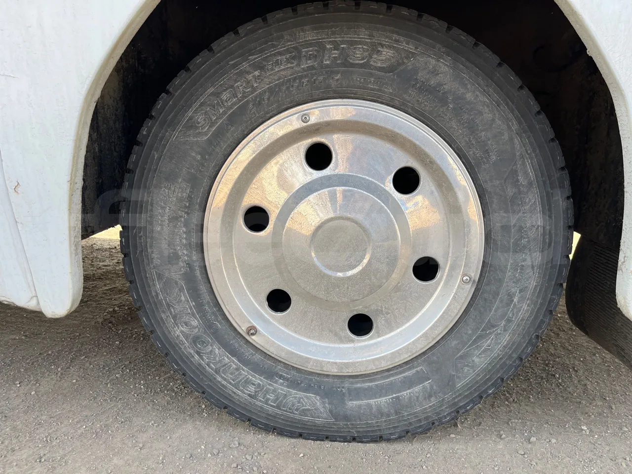 Mercedes-Benz Mago MB 814D/48 - Euro 3 - 100 kW - 8,400 mt - rear left tire photo