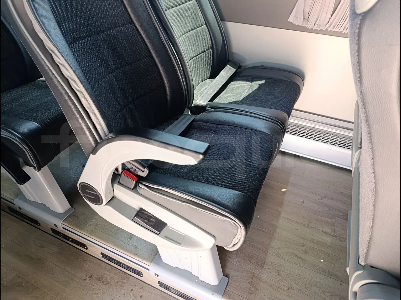 Volvo Sunsundegui Sunsundegui/Euro6-345Kw-14.995 Mt - armrest detail photo