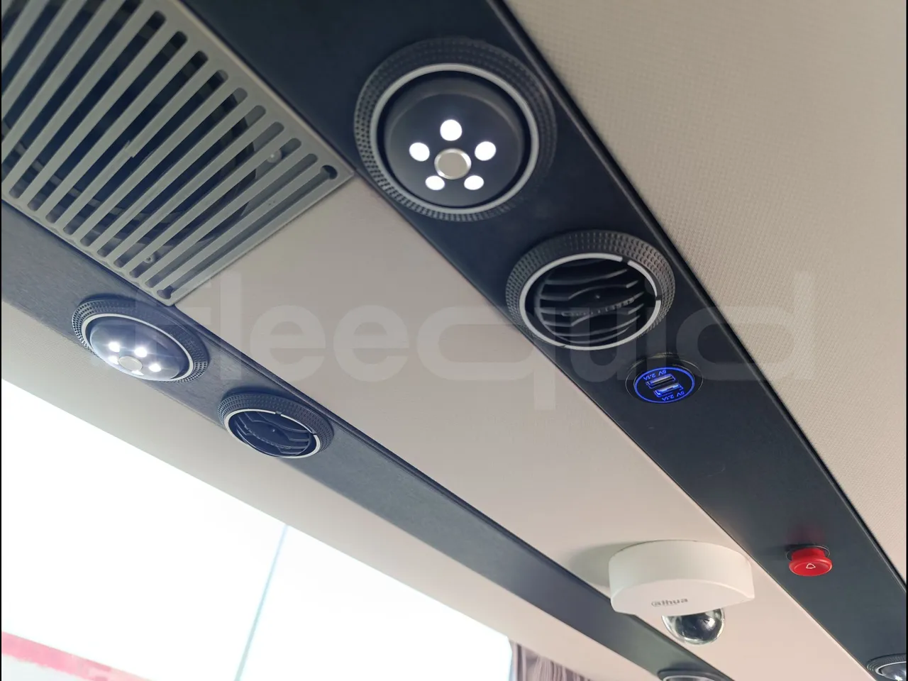 Volvo Sunsundegui Sunsundegui/Euro6-345Kw-14.995 Mt - usb charging detail