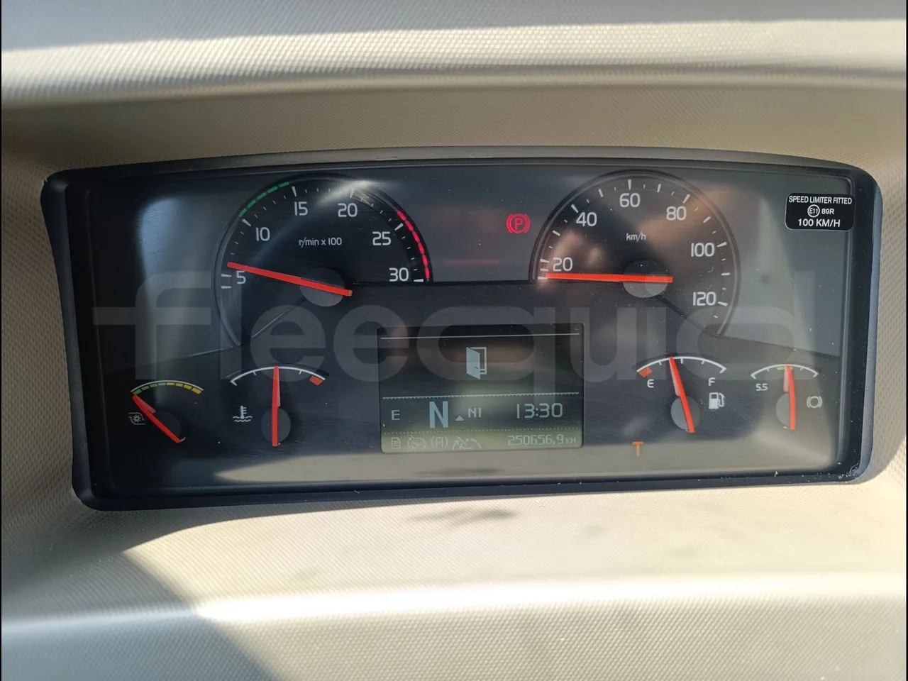 Volvo Sunsundegui Sunsundegui/Euro6-345Kw-14.995 Mt - dashboard lights on