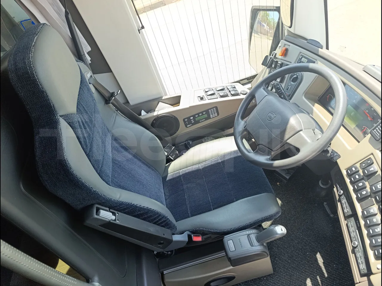 Volvo Sunsundegui Sunsundegui/Euro6-345Kw-14.995 Mt - driver's seat photo